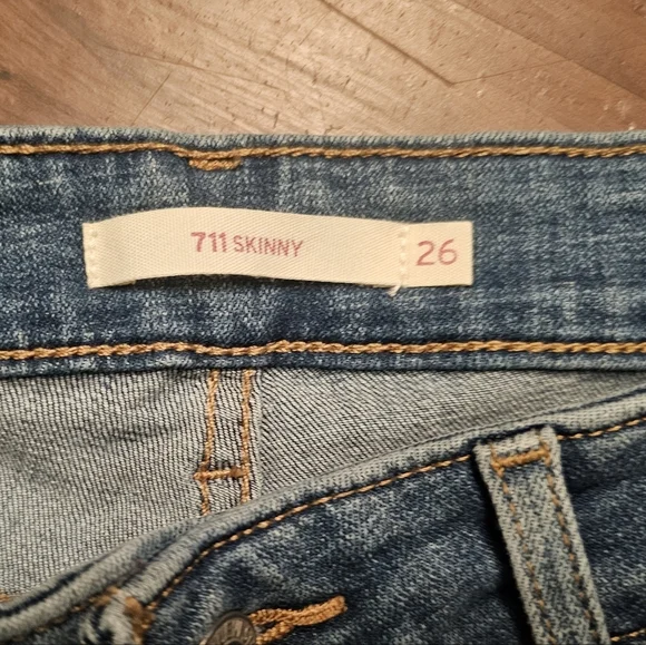 LEVI'S 711 skinny jeans. Size 26/30inseam. EXCELLENT CONDITION! - Picture 4 of 7